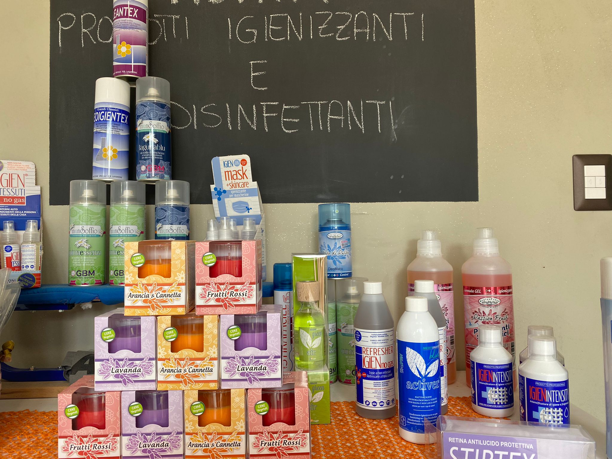 Profumatori e prodotti igienizzanti disponibili in lavanderia